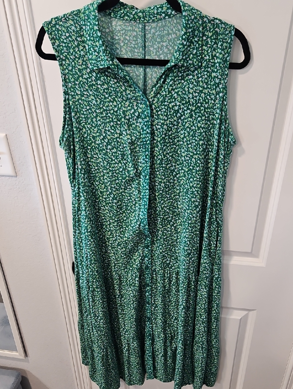 Kohl's Green Floral Sleeveless Midi Dress